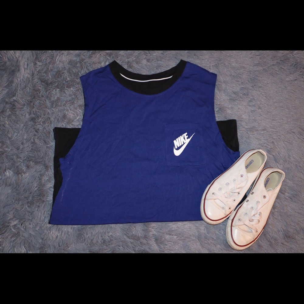 BRAND NEW NIKE WORKOUT TOP